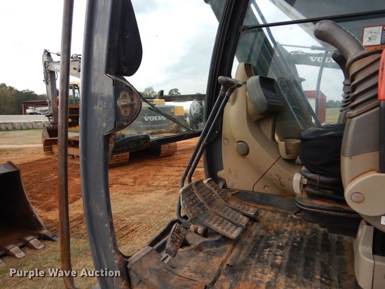 image for item DP8586 2011 John Deere 200D LC  excavator