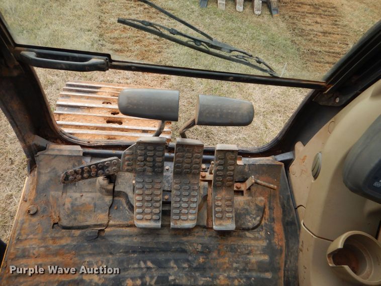 image for item DP8586 2011 John Deere 200D LC  excavator