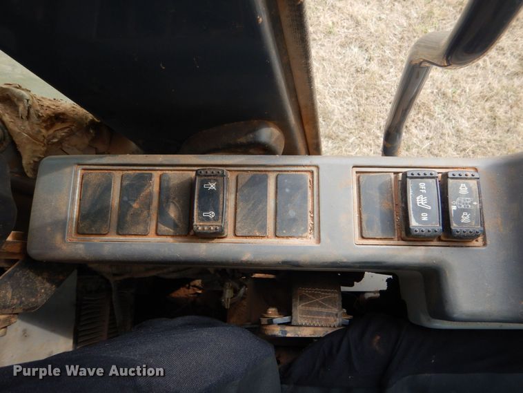 image for item DP8586 2011 John Deere 200D LC  excavator