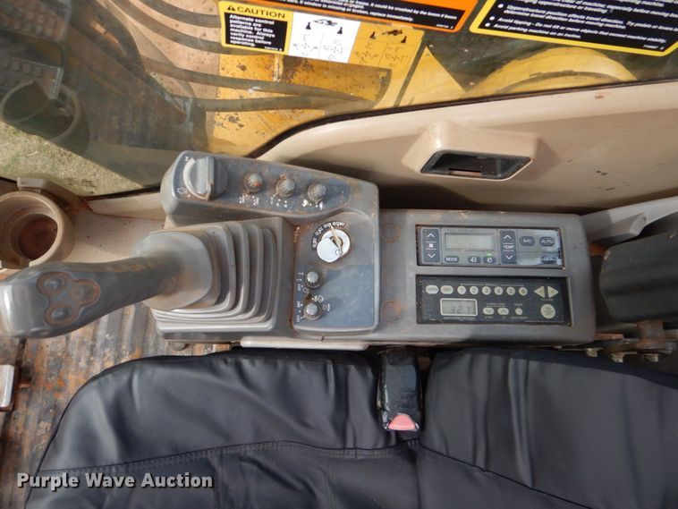 image for item DP8586 2011 John Deere 200D LC  excavator