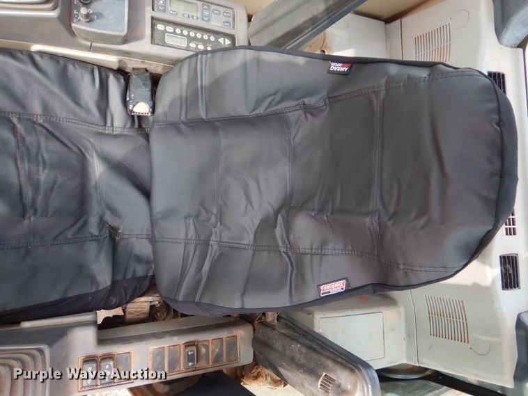 image for item DP8586 2011 John Deere 200D LC  excavator