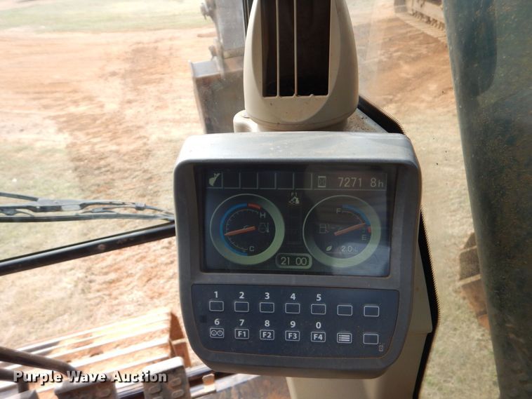 image for item DP8586 2011 John Deere 200D LC  excavator