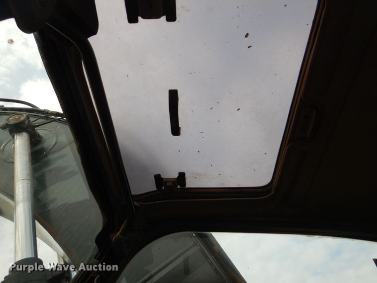 image for item DP8586 2011 John Deere 200D LC  excavator