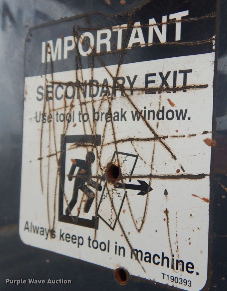 image for item DP8586 2011 John Deere 200D LC  excavator