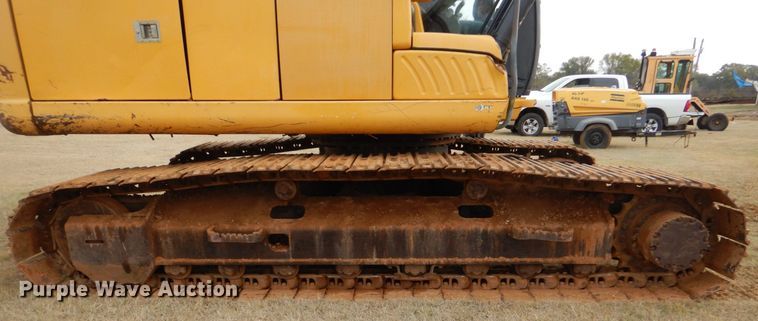 image for item DP8586 2011 John Deere 200D LC  excavator