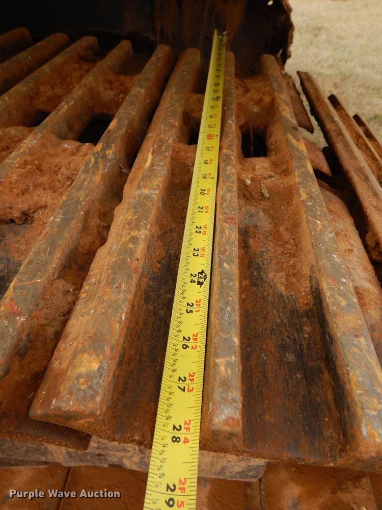 image for item DP8586 2011 John Deere 200D LC  excavator