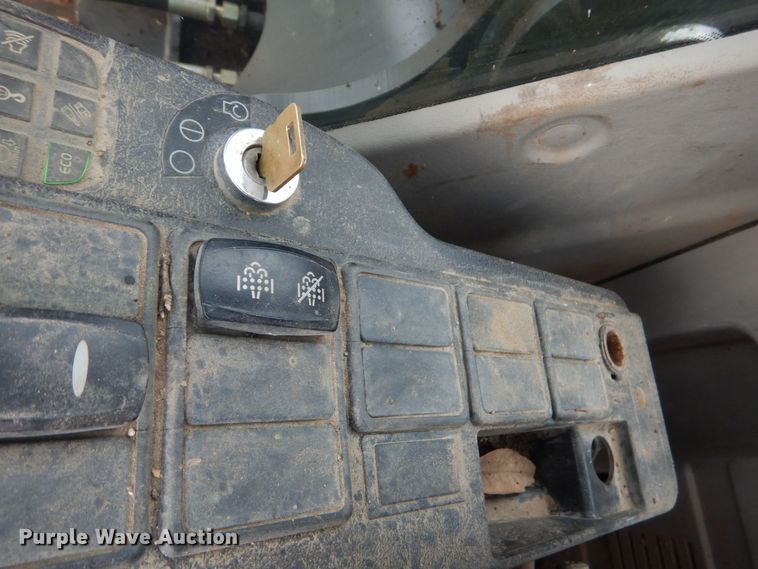 image for item DP8587 2013 Volvo EC220DL  excavator