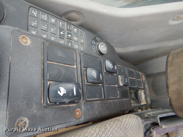 image for item DP8588 2012 Volvo EC220DL  excavator