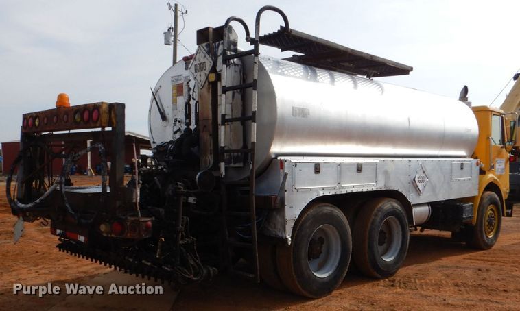 image for item DP8589 1988 White GMC WX  oil distributor truck