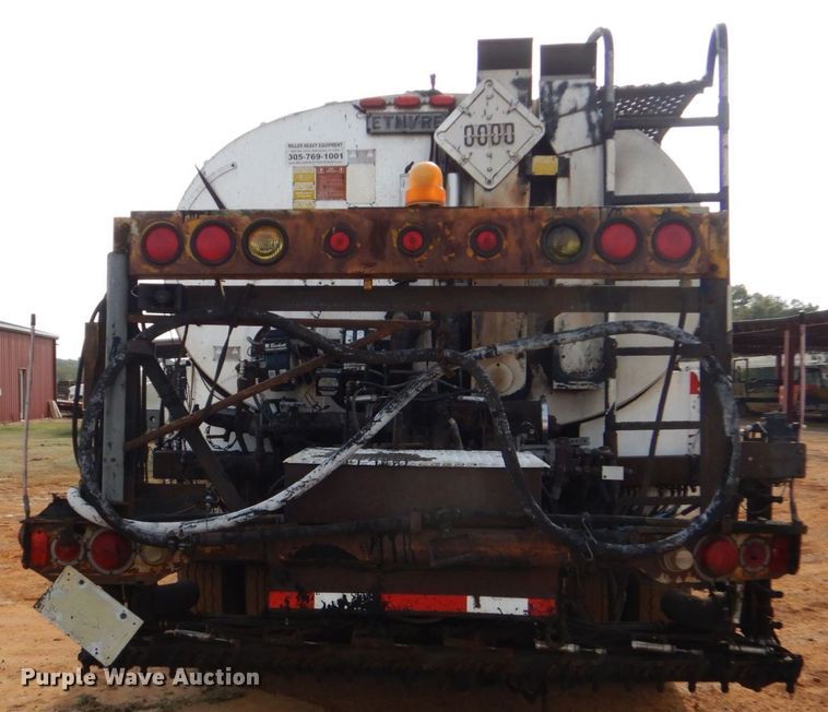 image for item DP8589 1988 White GMC WX  oil distributor truck