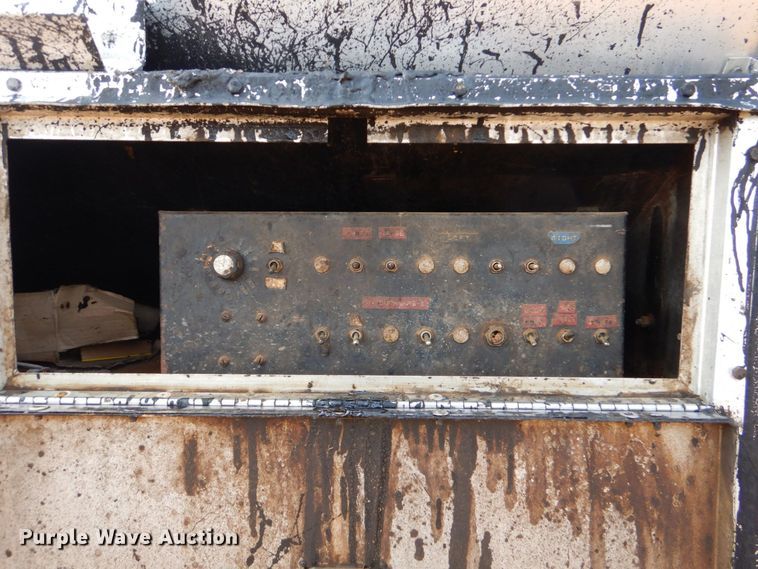 image for item DP8589 1988 White GMC WX  oil distributor truck