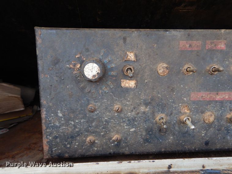 image for item DP8589 1988 White GMC WX  oil distributor truck