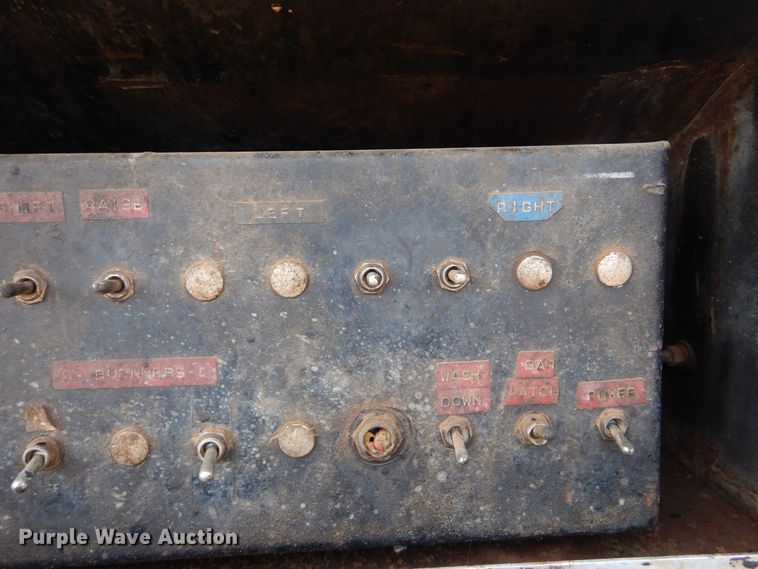 image for item DP8589 1988 White GMC WX  oil distributor truck