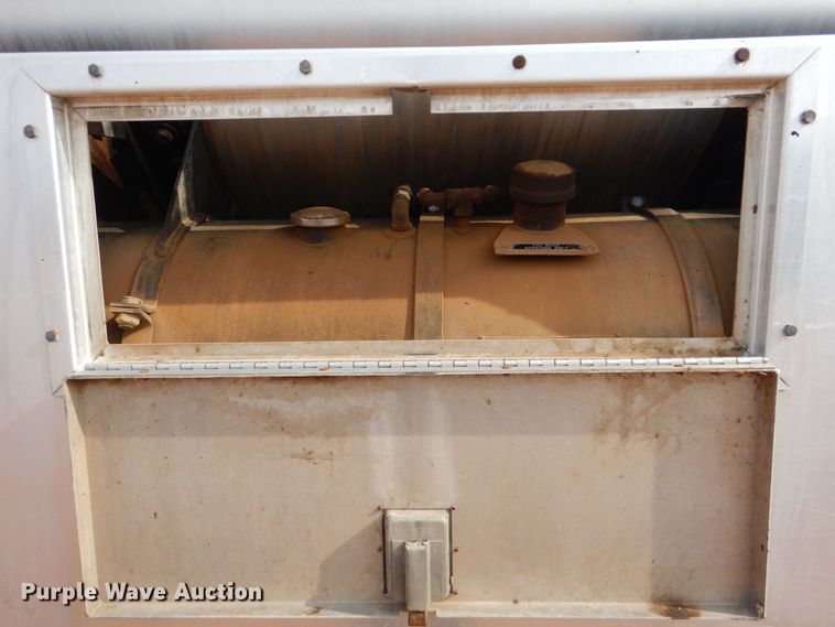 image for item DP8589 1988 White GMC WX  oil distributor truck