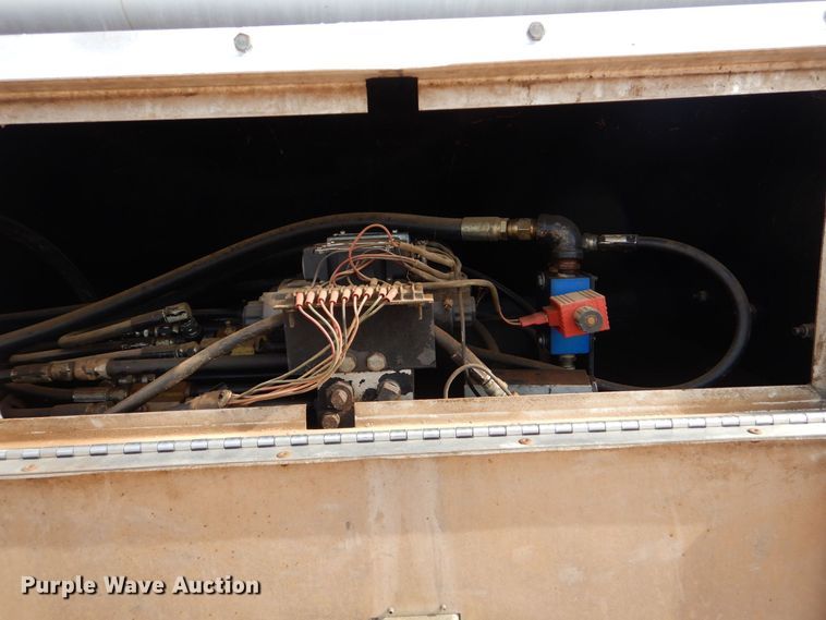 image for item DP8589 1988 White GMC WX  oil distributor truck