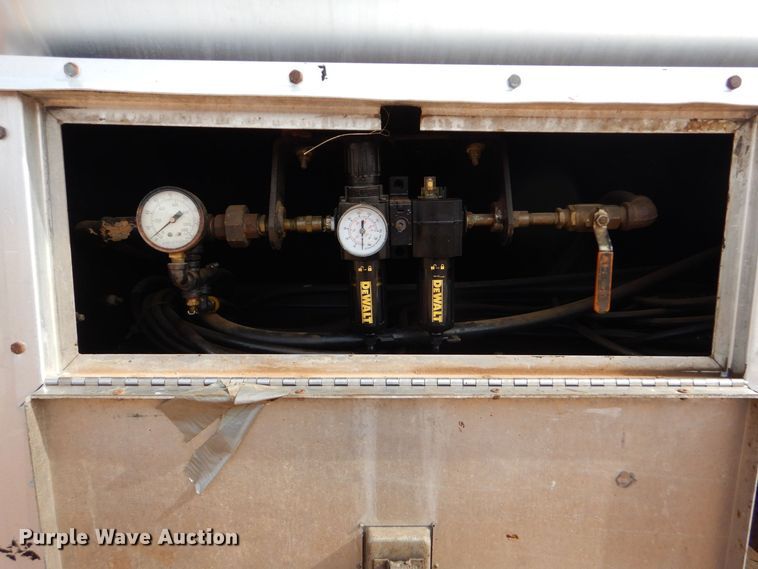 image for item DP8589 1988 White GMC WX  oil distributor truck