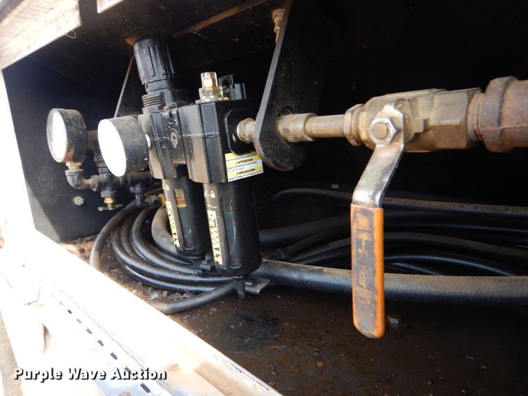 image for item DP8589 1988 White GMC WX  oil distributor truck