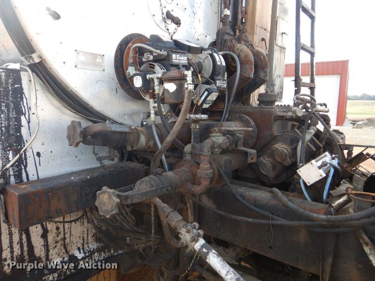 image for item DP8589 1988 White GMC WX  oil distributor truck