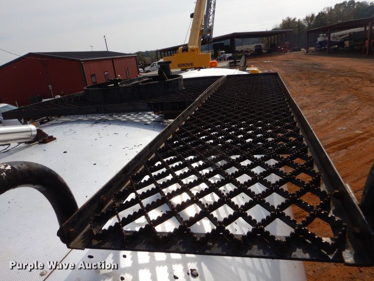 image for item DP8589 1988 White GMC WX  oil distributor truck