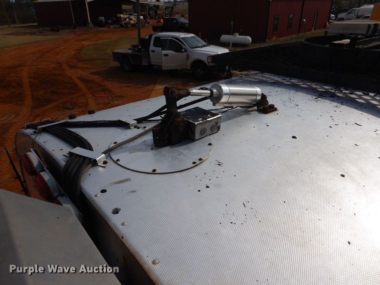 image for item DP8589 1988 White GMC WX  oil distributor truck