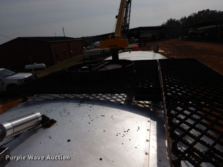 image for item DP8589 1988 White GMC WX  oil distributor truck