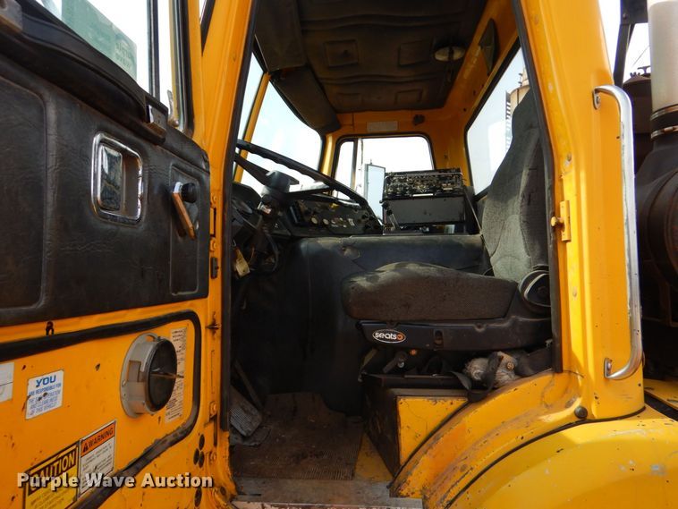 image for item DP8589 1988 White GMC WX  oil distributor truck