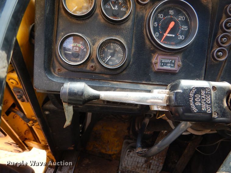 image for item DP8589 1988 White GMC WX  oil distributor truck