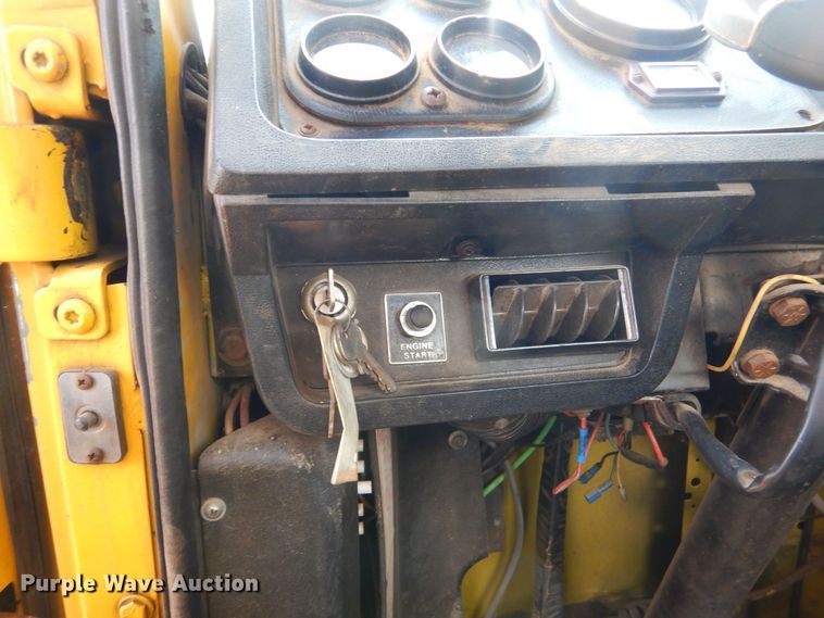 image for item DP8589 1988 White GMC WX  oil distributor truck