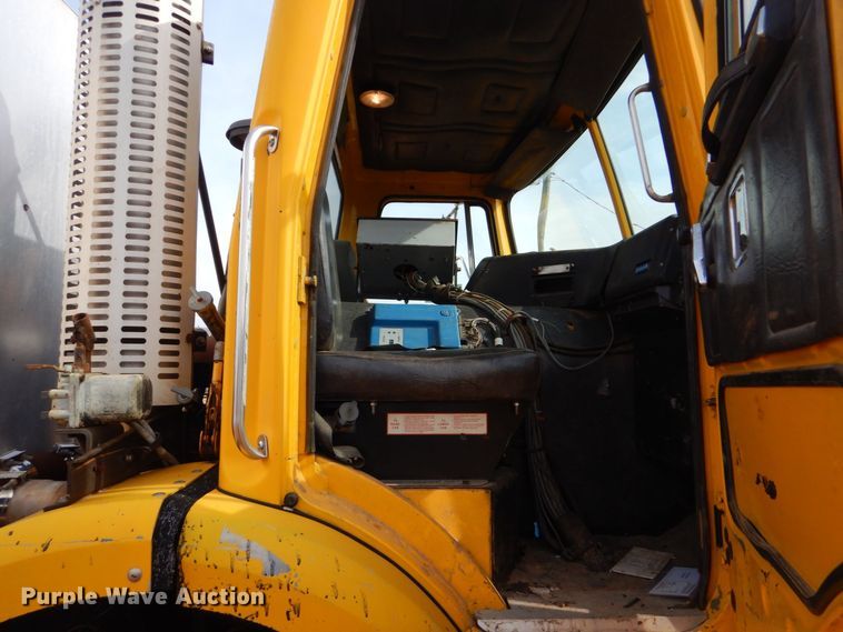 image for item DP8589 1988 White GMC WX  oil distributor truck