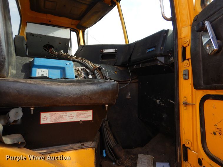 image for item DP8589 1988 White GMC WX  oil distributor truck