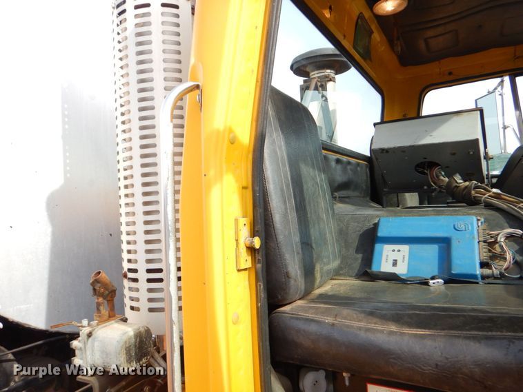 image for item DP8589 1988 White GMC WX  oil distributor truck