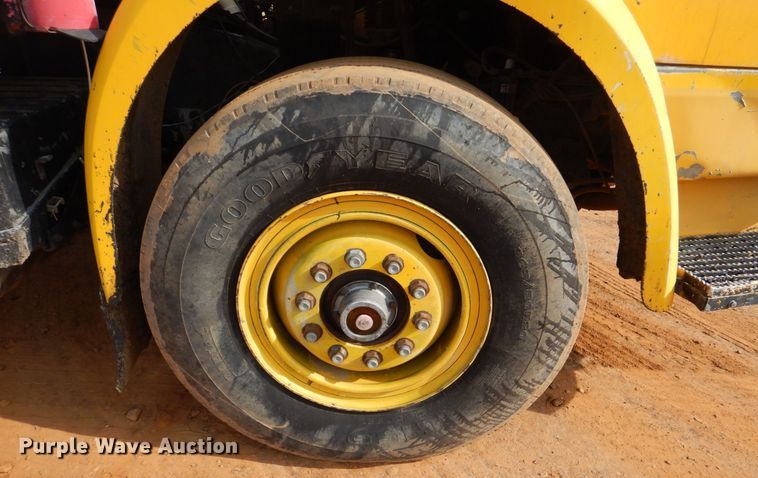 image for item DP8589 1988 White GMC WX  oil distributor truck