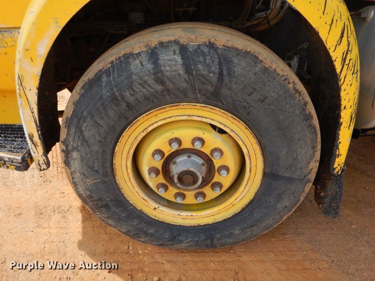 image for item DP8589 1988 White GMC WX  oil distributor truck