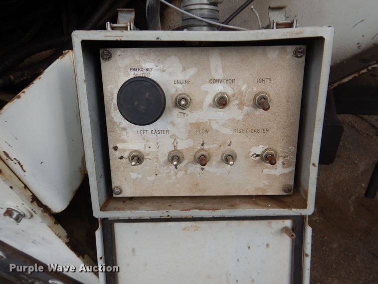 image for item DQ1875 Carlson WP-800  windrow elevator