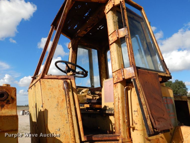 image for item DQ1876 1980 Caterpillar 930  wheel loader