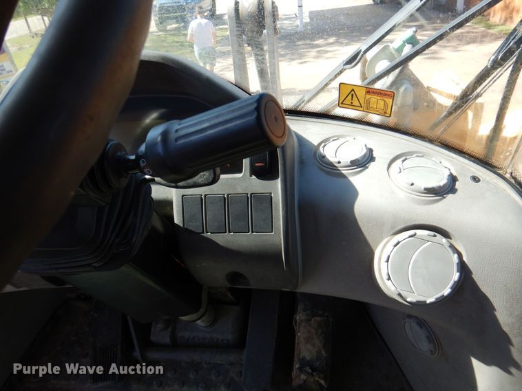 image for item DQ1880 2007 Volvo L90F  wheel loader