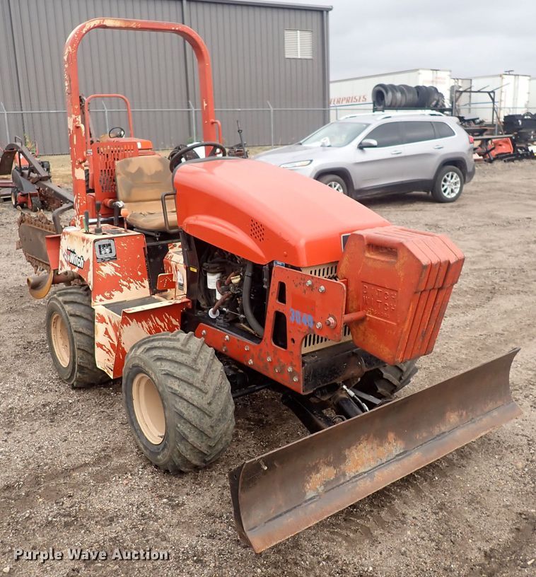 image for item DQ4885 2006 Ditch Witch RT40  trencher
