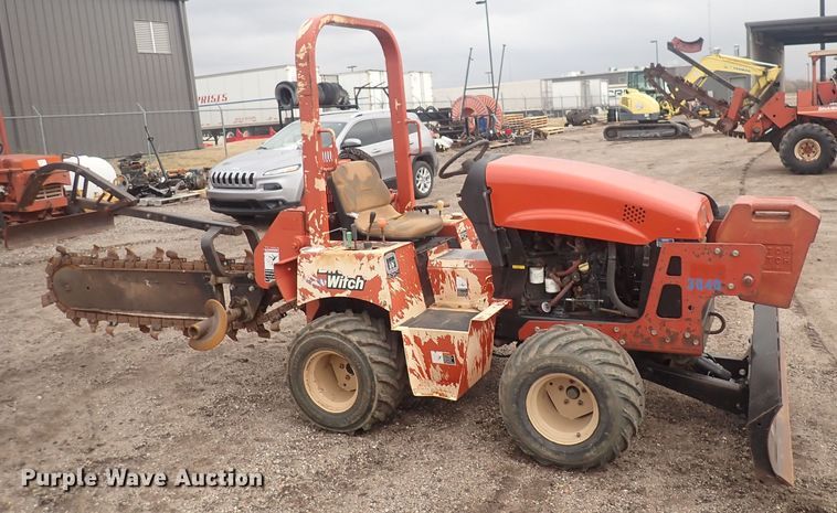 image for item DQ4885 2006 Ditch Witch RT40  trencher