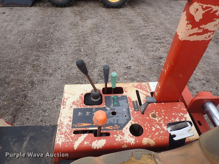 image for item DQ4885 2006 Ditch Witch RT40  trencher