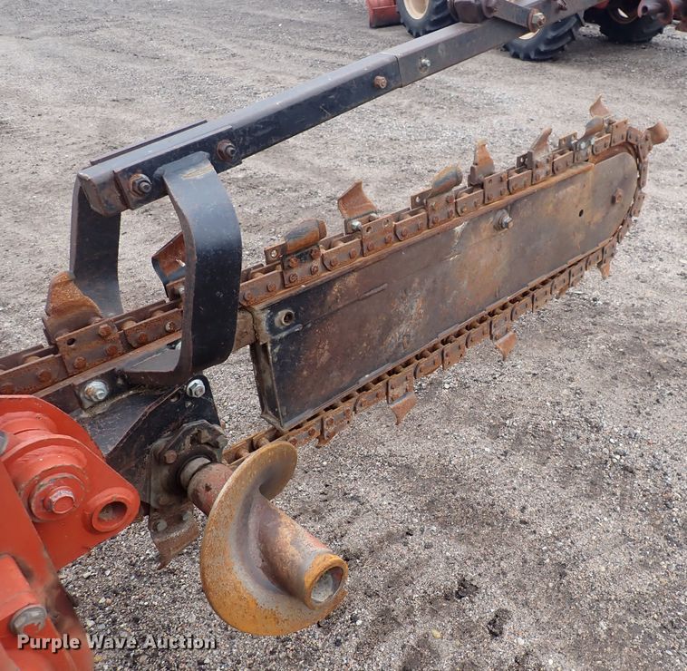 image for item DQ4885 2006 Ditch Witch RT40  trencher