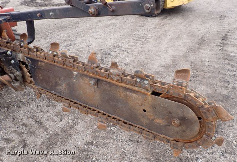 image for item DQ4885 2006 Ditch Witch RT40  trencher