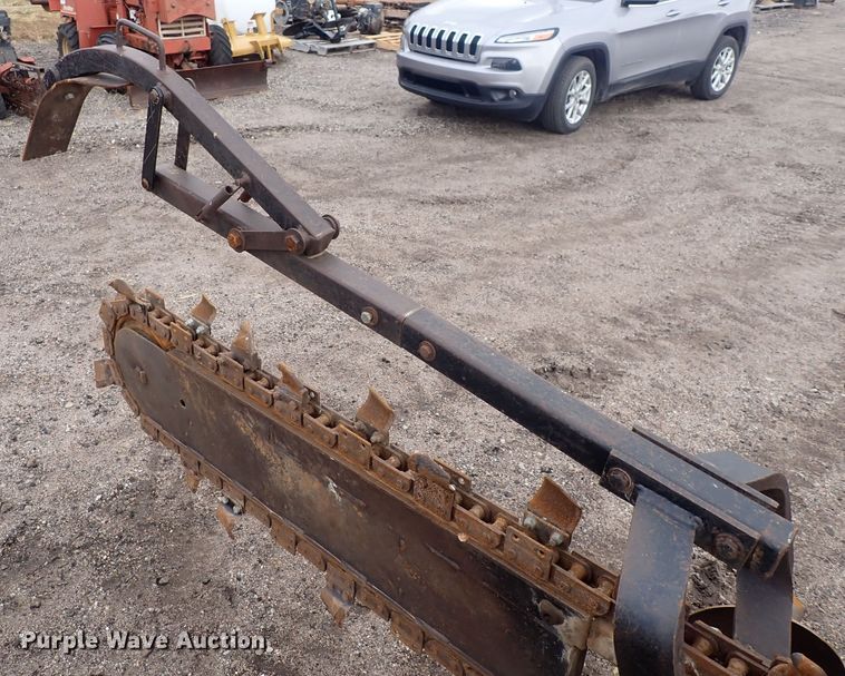 image for item DQ4885 2006 Ditch Witch RT40  trencher