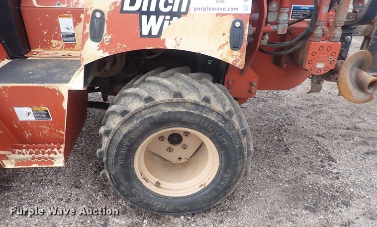 image for item DQ4885 2006 Ditch Witch RT40  trencher