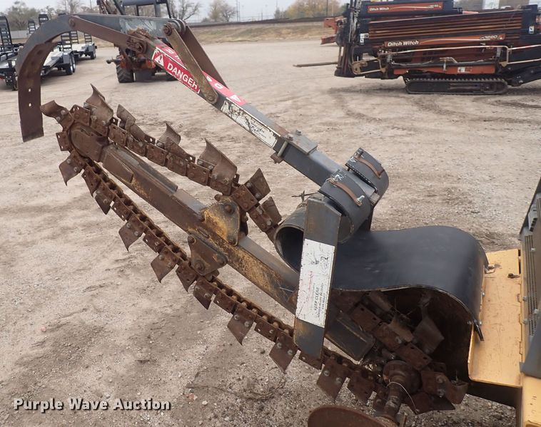 image for item DQ4886 1997 Case 360  trencher