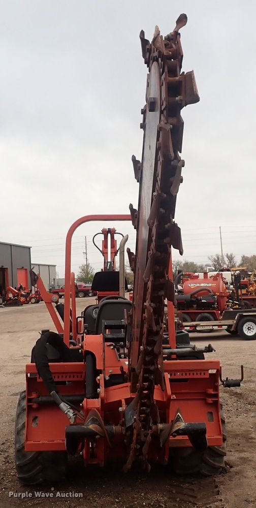 image for item DQ4889 2010 Ditch Witch RT80  trencher