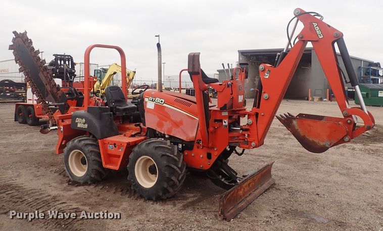 image for item DQ4889 2010 Ditch Witch RT80  trencher