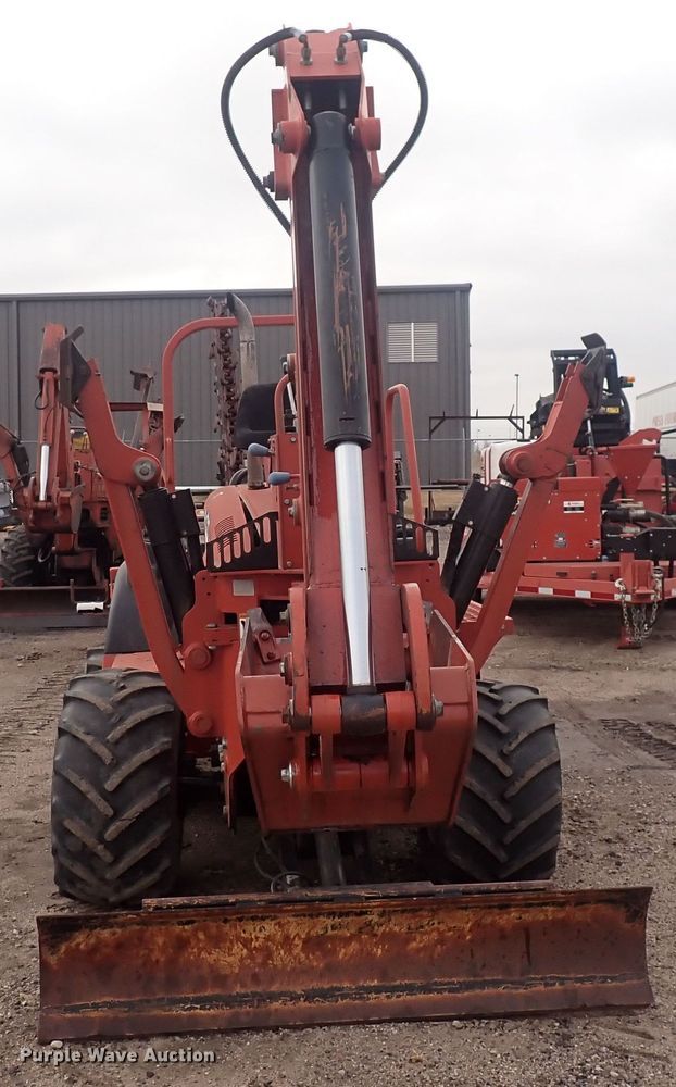 image for item DQ4889 2010 Ditch Witch RT80  trencher
