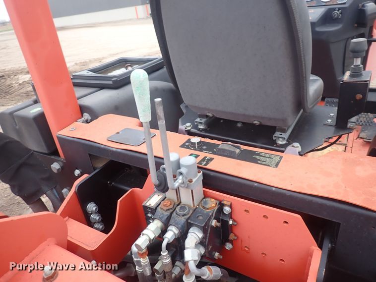 image for item DQ4889 2010 Ditch Witch RT80  trencher