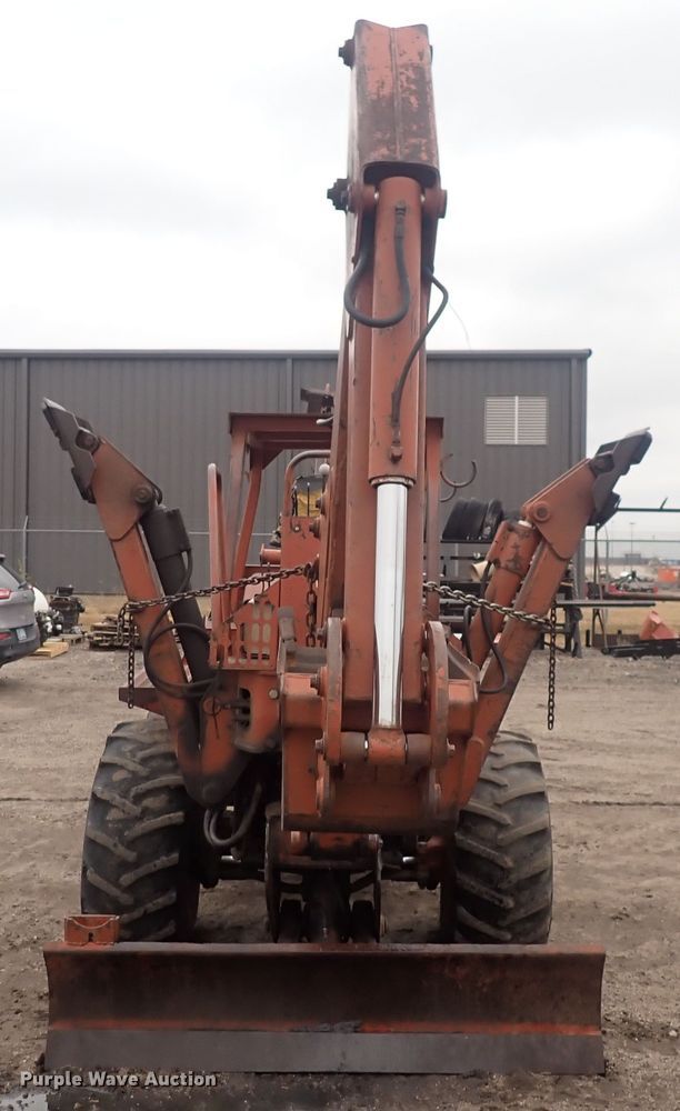 image for item DQ4890 1982 Ditch Witch 6510  trencher