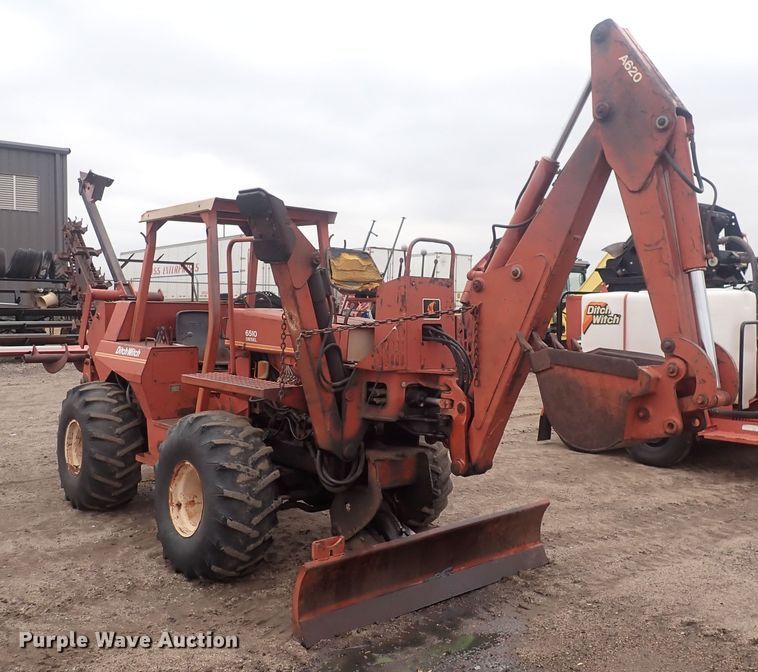 image for item DQ4890 1982 Ditch Witch 6510  trencher